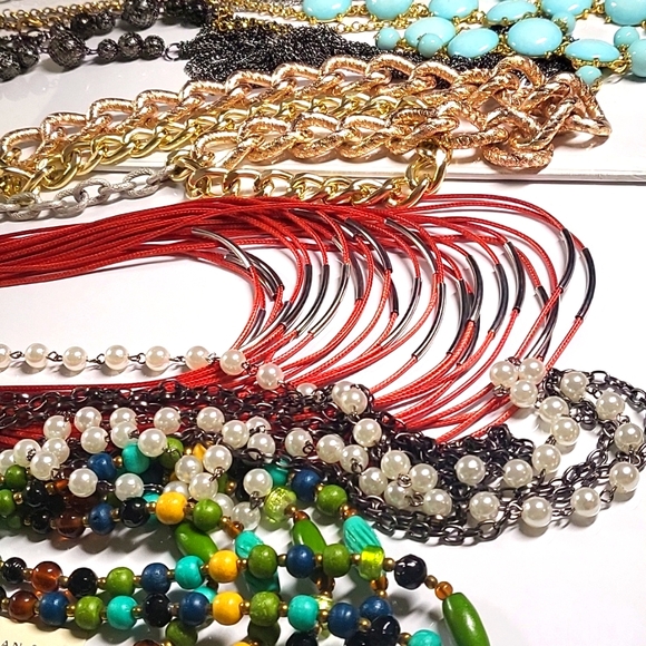 NT541 Wearable Vintage Necklaces Grab Bag or Craft Lot - Picture 3 of 12